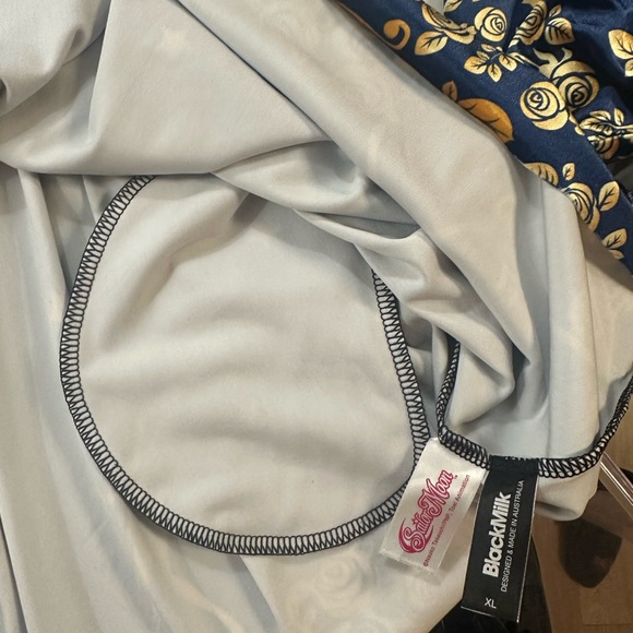 Sailor Moon/Blackmilk Velvet Squared up Bishop Dress - Picture 6 of 7